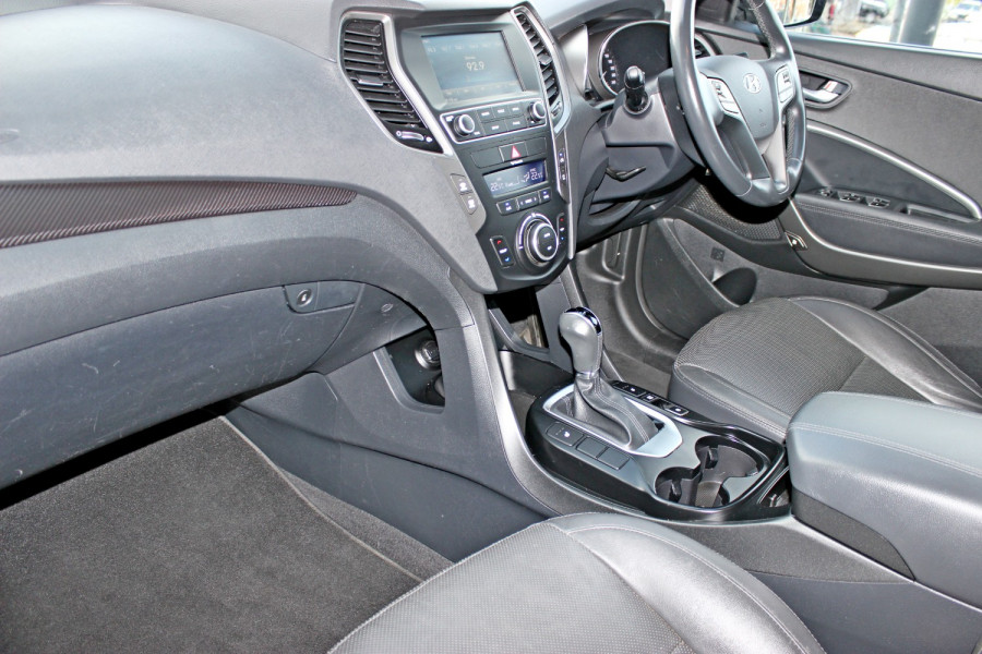 2018 Hyundai Santa Fe DM5 Series II Active X SUV Image 10