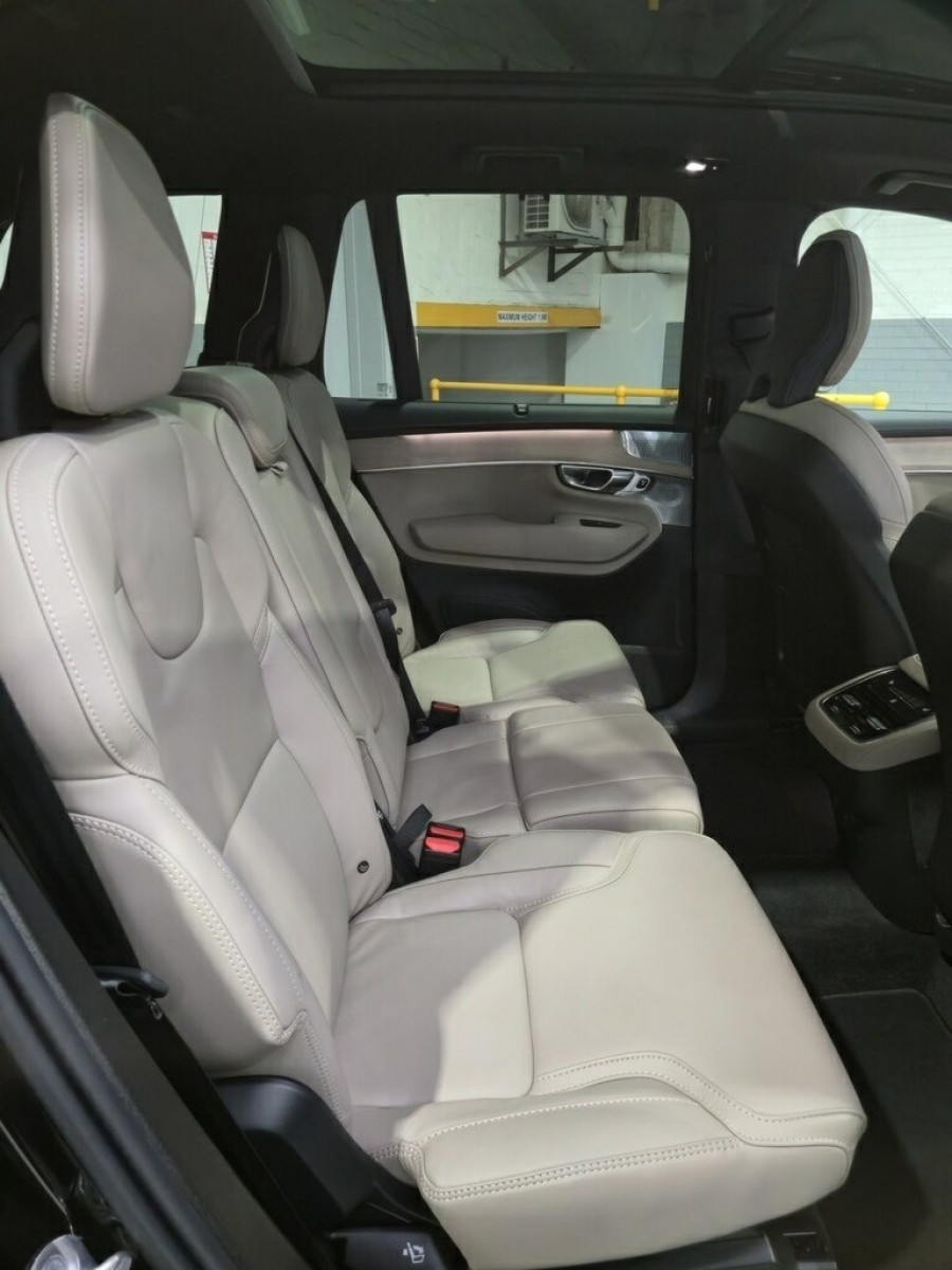 2025 MY26 Volvo XC90 L Series Ultra B5 Dark SUV Image 6