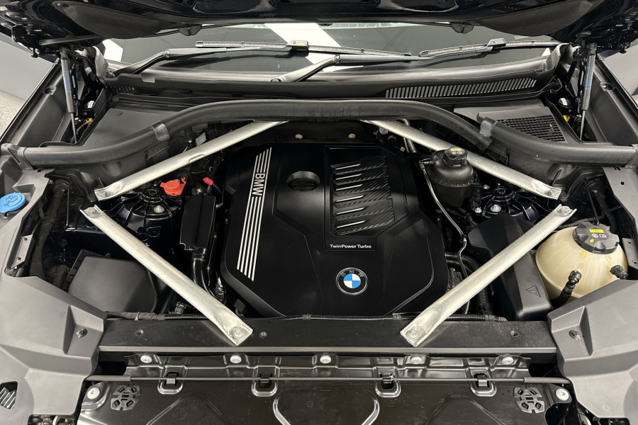 2020 BMW X6 xDrive40i M Sport Coupe Image 11