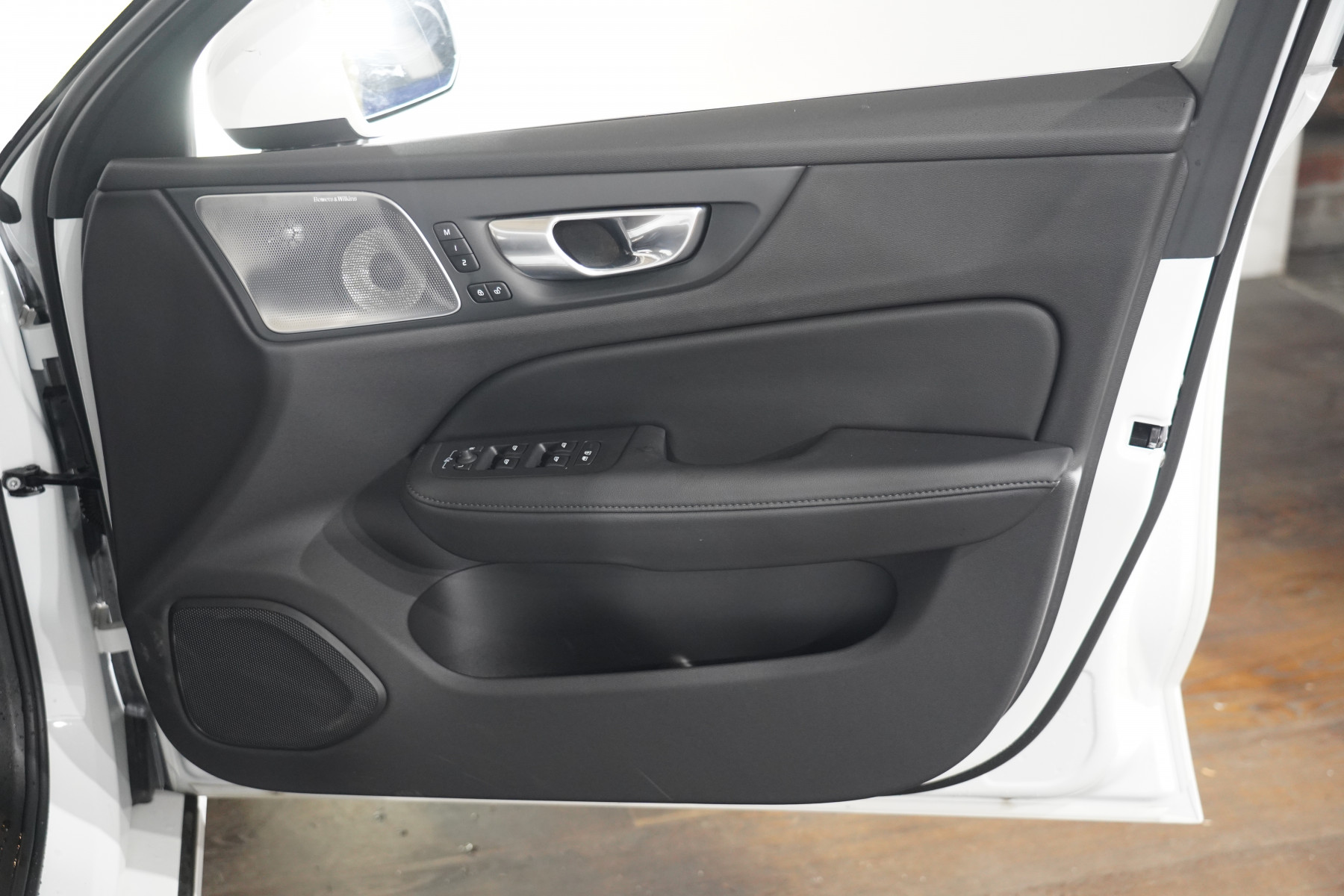 2023 Volvo S60 Ultimate B5 Bright Mhev Sedan Image 30