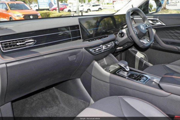 2025 MG HS AS33 Essence SUV Image 7