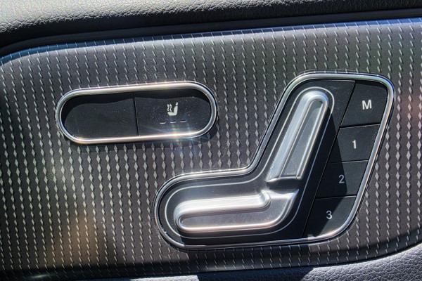 2020 Mercedes-Benz GLB-Class X247 GLB200 SUV Image 19