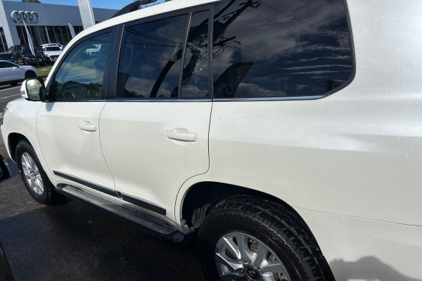 2016 Toyota LandCruiser VDJ200R Sahara SUV Image 3