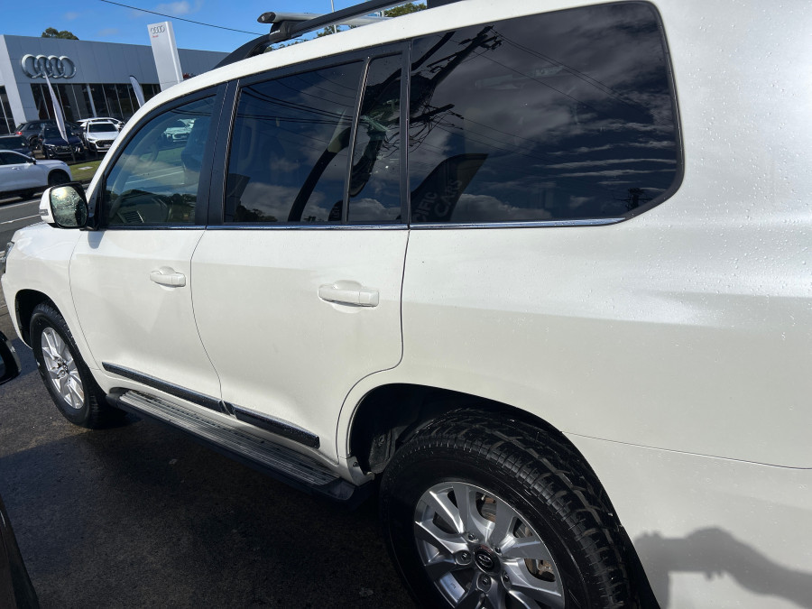 2016 Toyota LandCruiser VDJ200R Sahara SUV Image 3