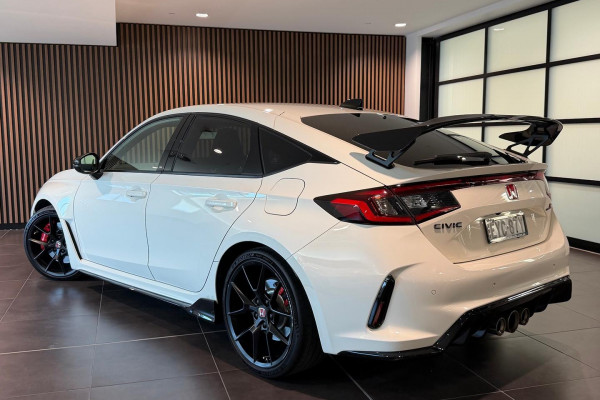 2023 Honda Civic 11th Gen Type R Hatch Image 2