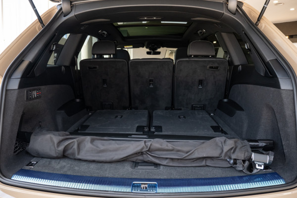 2025 Audi Q7 4M 50 TDI S line SUV image 17