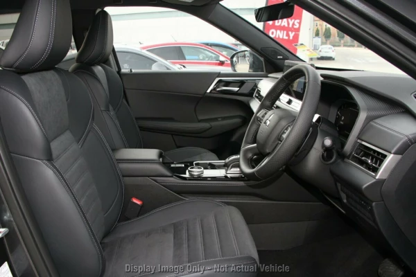 2026 Mitsubishi Outlander ZM Black Edition SUV Image 7