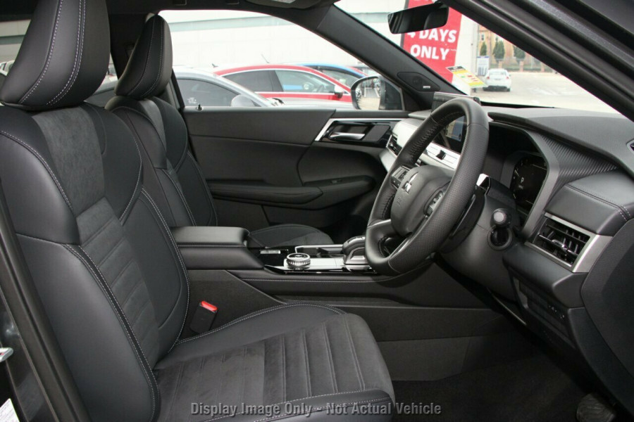 2026 Mitsubishi Outlander ZM Black Edition SUV Image 7