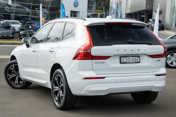 2022 Volvo XC60 UZ B5 Momentum SUV image 2