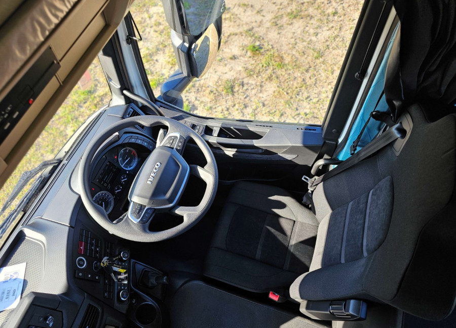 2025 Iveco S-way AXLE RIGIDS Cab Chassis Image 19
