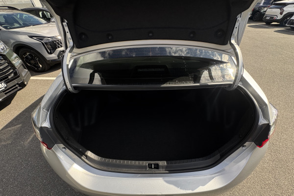 2018 Toyota Corolla ZRE172R ZR Sedan Image 8