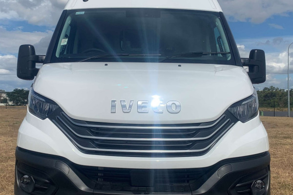 2025 Iveco Daily Van Van Image 2