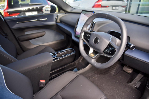 2025 Volvo EX30  Twin Motor Performance Ultra SUV Image 6