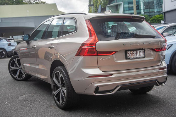 2023 Volvo XC60  Ultimate B6 Dark SUV Image 2