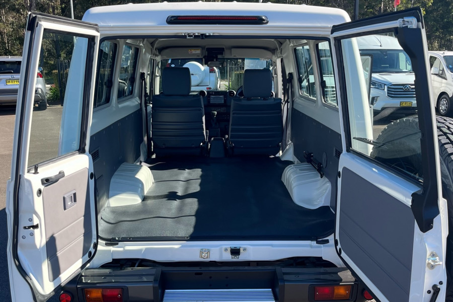 2024 MYon Toyota LandCruiser GDJL78R (Troopcarrier) Workmate Troopcarrier Wagon Image 9