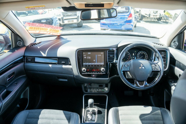 2021 Mitsubishi Outlander ZL LS SUV Image 17
