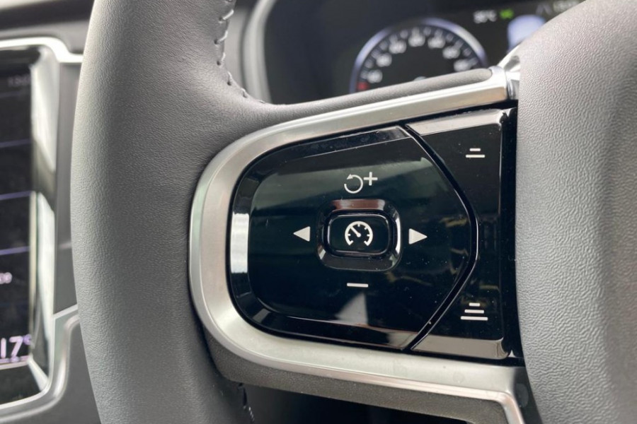 2020 Volvo XC90 L Series D5 Momentum Suv Image 4