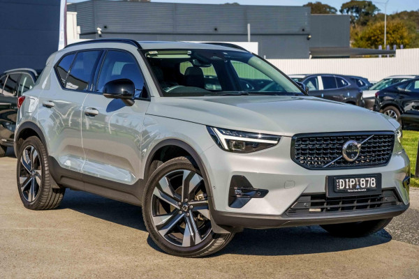 2025 Volvo XC40  Ultra B4 Dark SUV