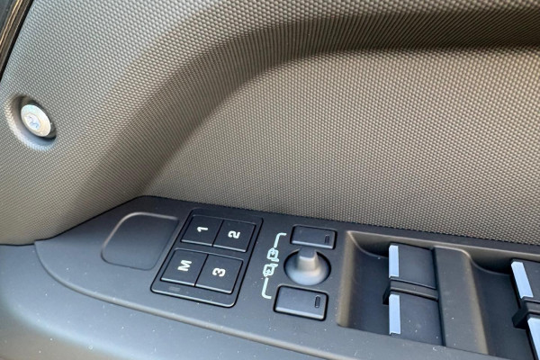 2026 Land Rover Defender L663 110 P425 X-Dynamic SE SUV Image 43