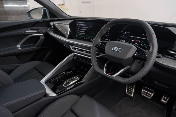 2026 Audi Q5 e-hybrid 270kW SUV image 7
