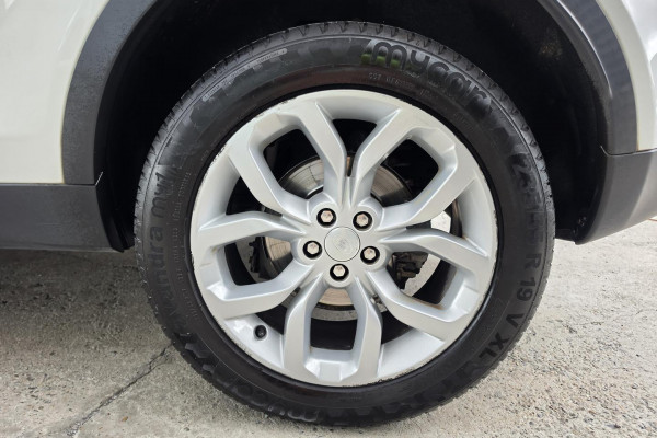 2017 Land Rover Discovery Sport L550 TD4 HSE SUV Image 28