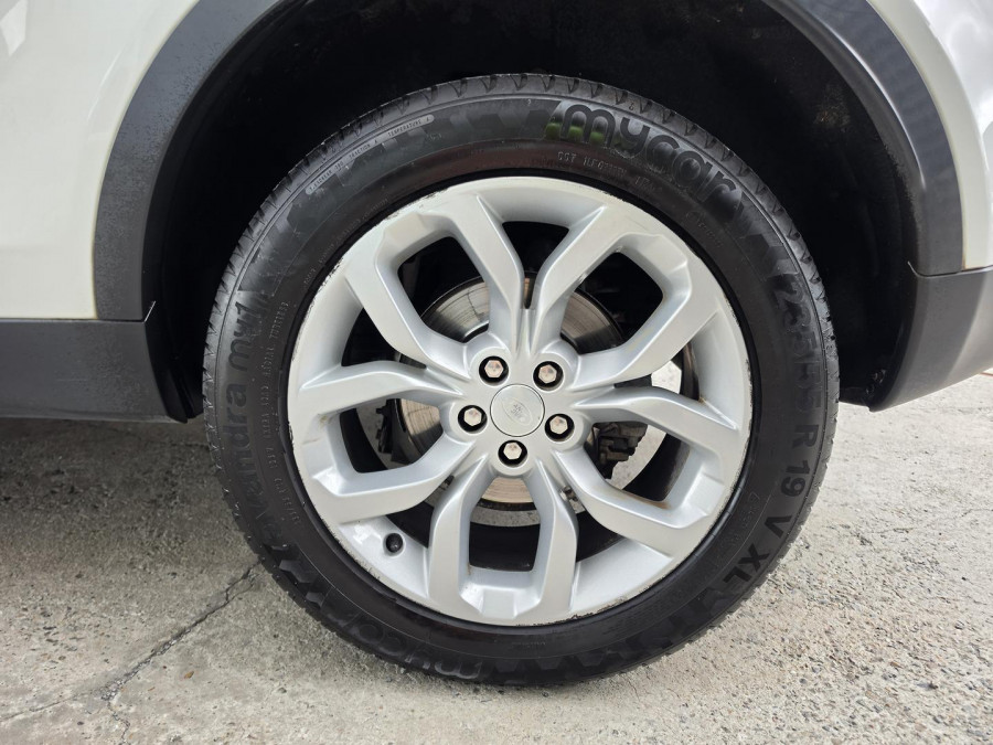 2017 Land Rover Discovery Sport L550 TD4 HSE SUV Image 28