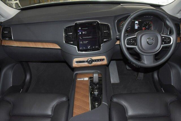 2022 Volvo XC90  B5 Momentum SUV Image 6