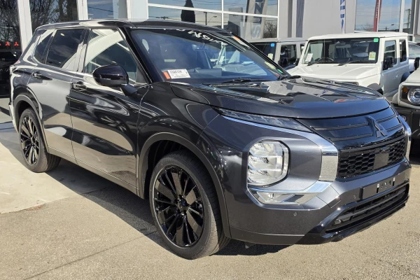 2026 Mitsubishi Outlander ZM Black Edition SUV Image 4