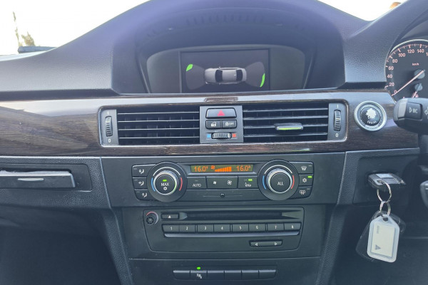 2011 BMW 3 Series E90 320i M Sport Sedan Image 23