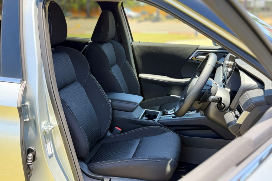 2024 Mitsubishi Outlander ZM LS SUV Image 12