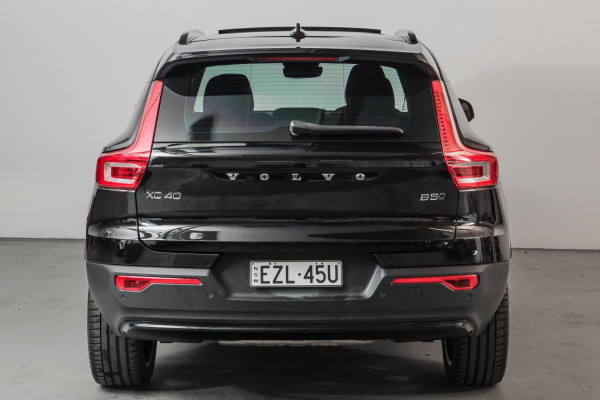 2023 Volvo XC40 XZ Ultimate B5 Dark SUV image 5