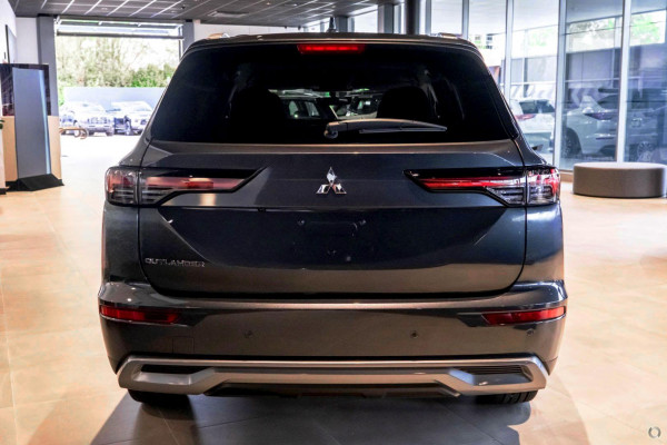 2025 Mitsubishi Outlander ZM LS SUV Image 3