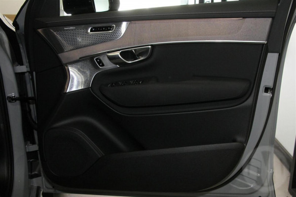 2026 Volvo XC90 L Series Ultra B5 Dark SUV Image 19
