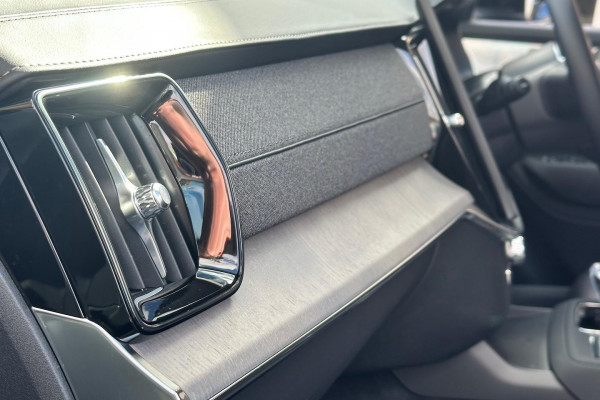 2026 Volvo XC90 L Series Ultra B5 Dark SUV Image 20