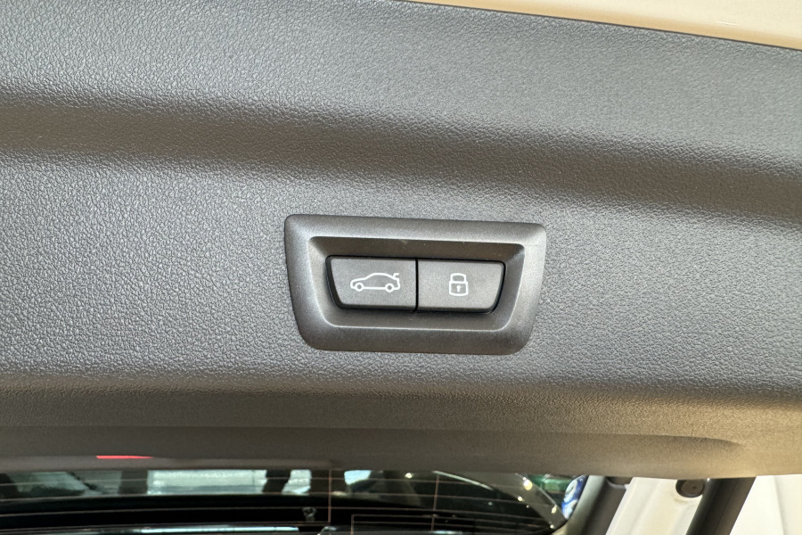 2023 BMW iX1 U11 eDrive20 xLine SUV Image 10
