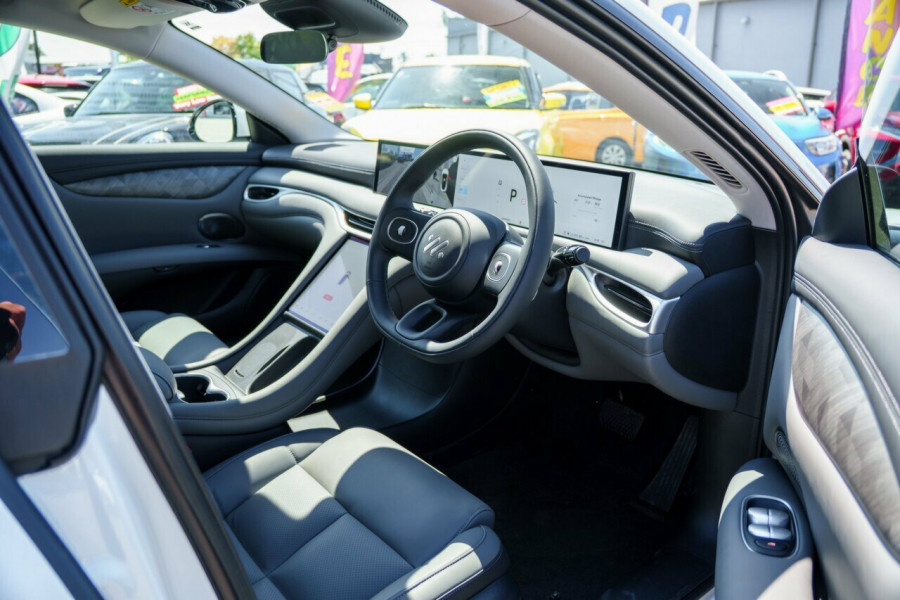 2025 MG IM5 P12L Premium Hatch Image 21