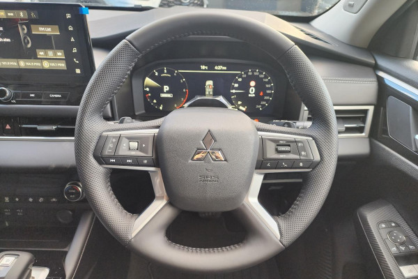 2025 Mitsubishi Outlander ZM LS SUV Image 9