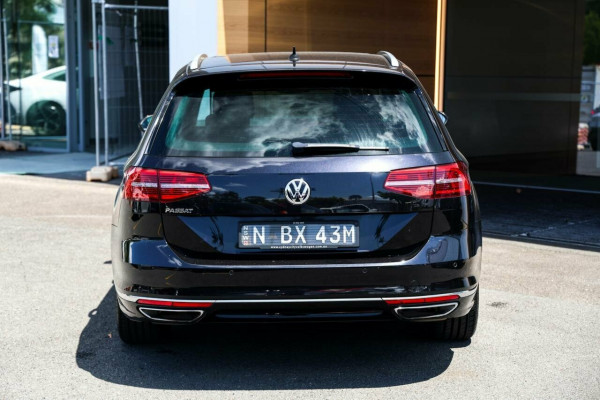 2018 Volkswagen Passat B8 206TSI R-Line Wagon Image 5