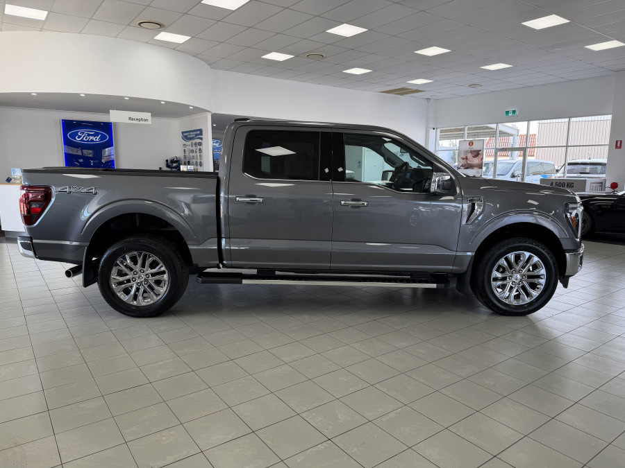 2024 Ford F-150  Lariat Dual Cab Image 6