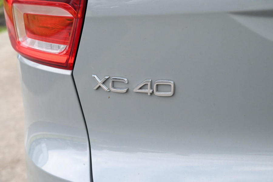 2025 Volvo XC40 XZ Ultra B4 Bright SUV Image 9