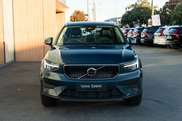 2025 Volvo XC40 XZ Plus B4 SUV Image 8