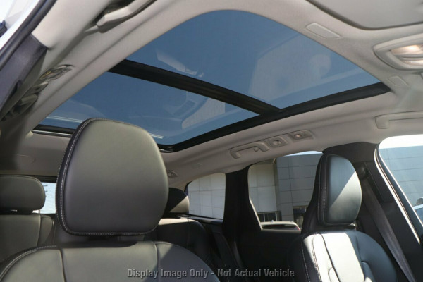 2026 Volvo XC60 UZ Ultra B5 Dark SUV Image 15