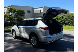 2023 MY24 Mitsubishi Outlander ZM LS SUV