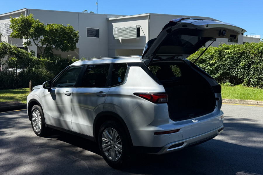2023 MY24 Mitsubishi Outlander ZM LS SUV Image 10