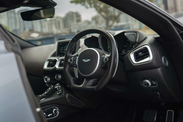 2019 Aston Martin Vantage Coupe Image 8