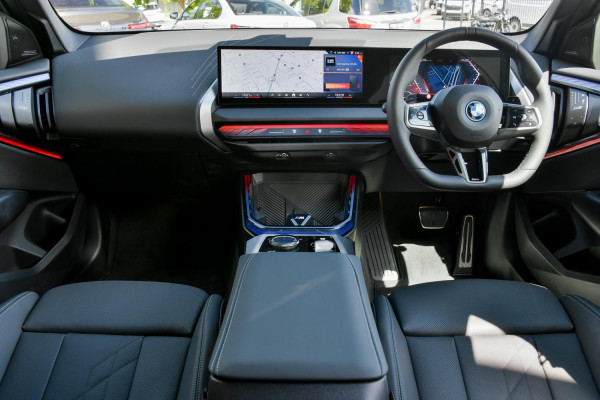 2025 BMW X3 G45 30e xDrive SUV image 4