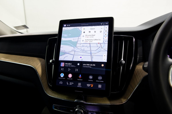 2026 Volvo XC60 UZ B5 Ultra Dark 2L Petrol Hybrid AWD SUV Image 16