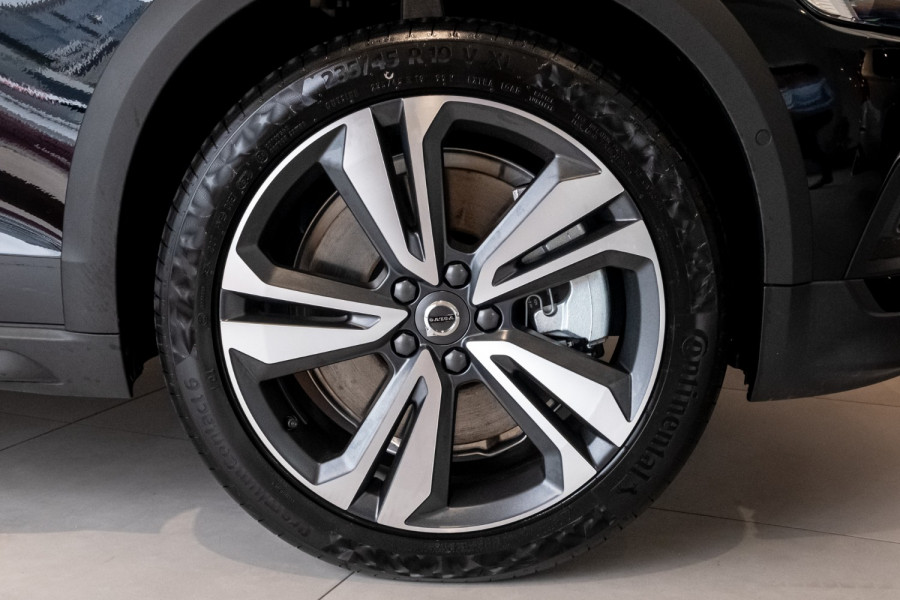 2025 Volvo V60 Cross Country Z Series Ultra B5 Bright Wagon Image 21