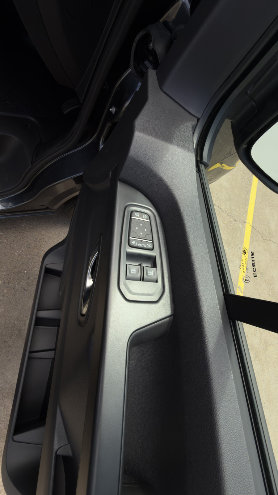 2025 Renault Trafic X82 Crew Lifestyle Van Image 22