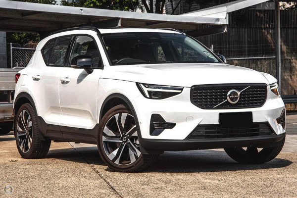 2026 Volvo XC40 XZ Ultra B4 Dark SUV